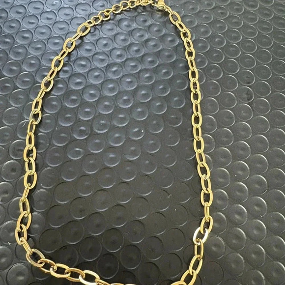 Elegant Gold Chain Necklace - Picture 4 of 6